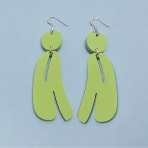 WARREN STEVEN SCOTT Slashed Ovoids Elongated earrings in colour Sour Apple